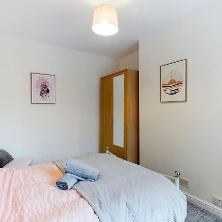 Cheerful 3 Bedroom Home With Free Parking And Wifi 切斯特 外观 照片