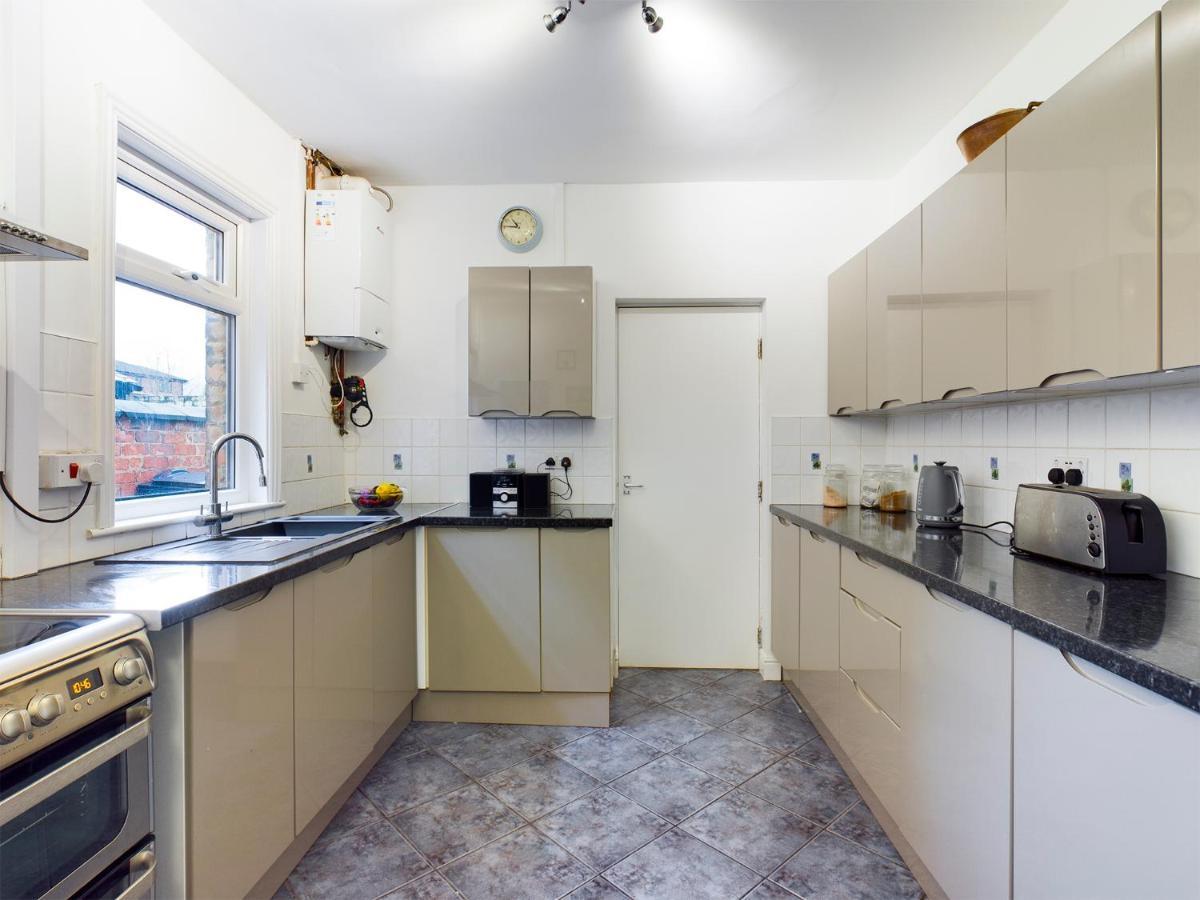 Cheerful 3 Bedroom Home With Free Parking And Wifi 切斯特 外观 照片