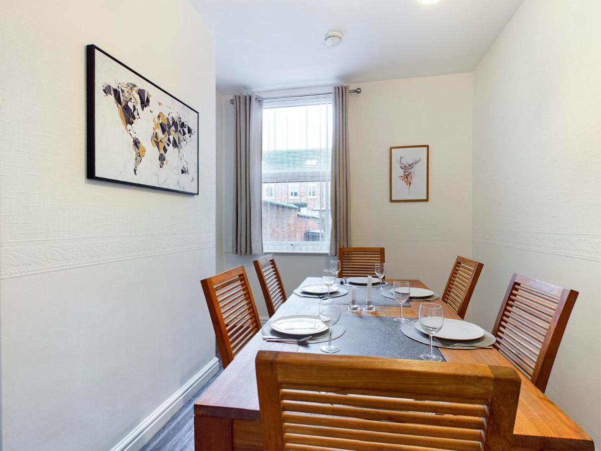 Cheerful 3 Bedroom Home With Free Parking And Wifi 切斯特 外观 照片