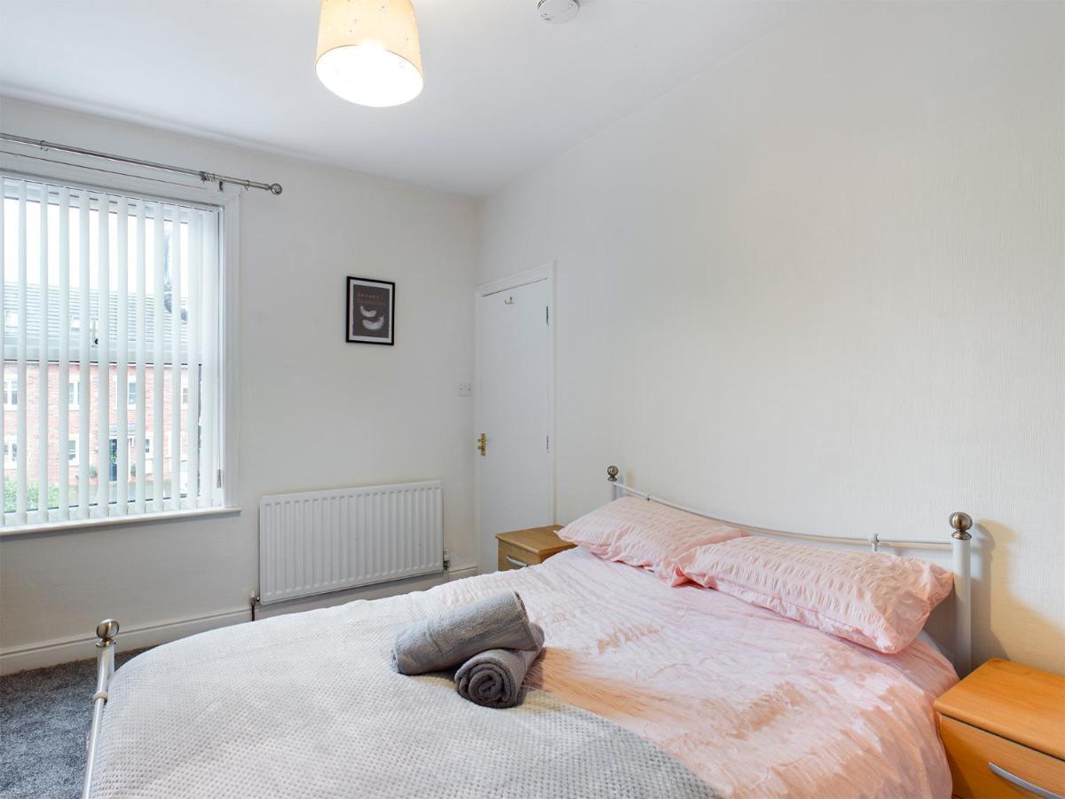 Cheerful 3 Bedroom Home With Free Parking And Wifi 切斯特 外观 照片
