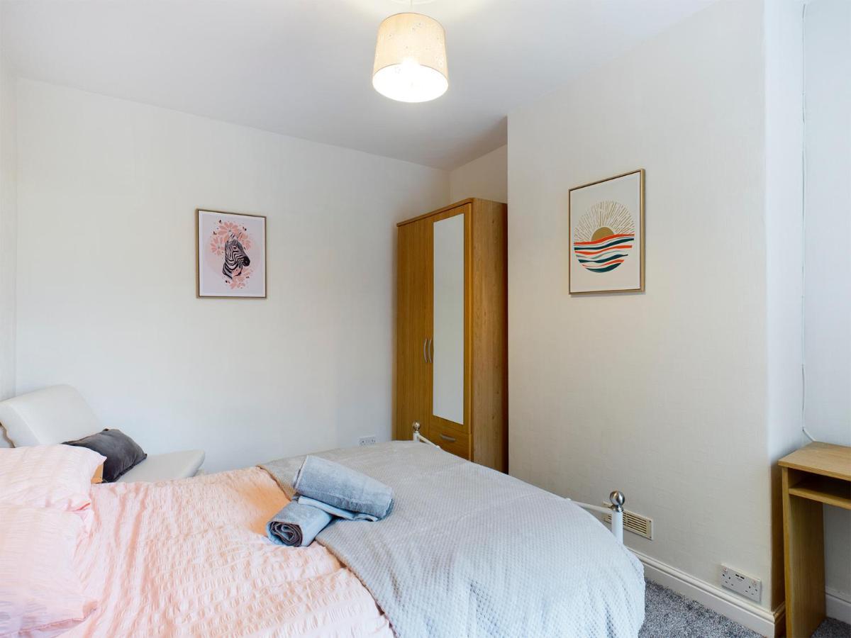 Cheerful 3 Bedroom Home With Free Parking And Wifi 切斯特 外观 照片