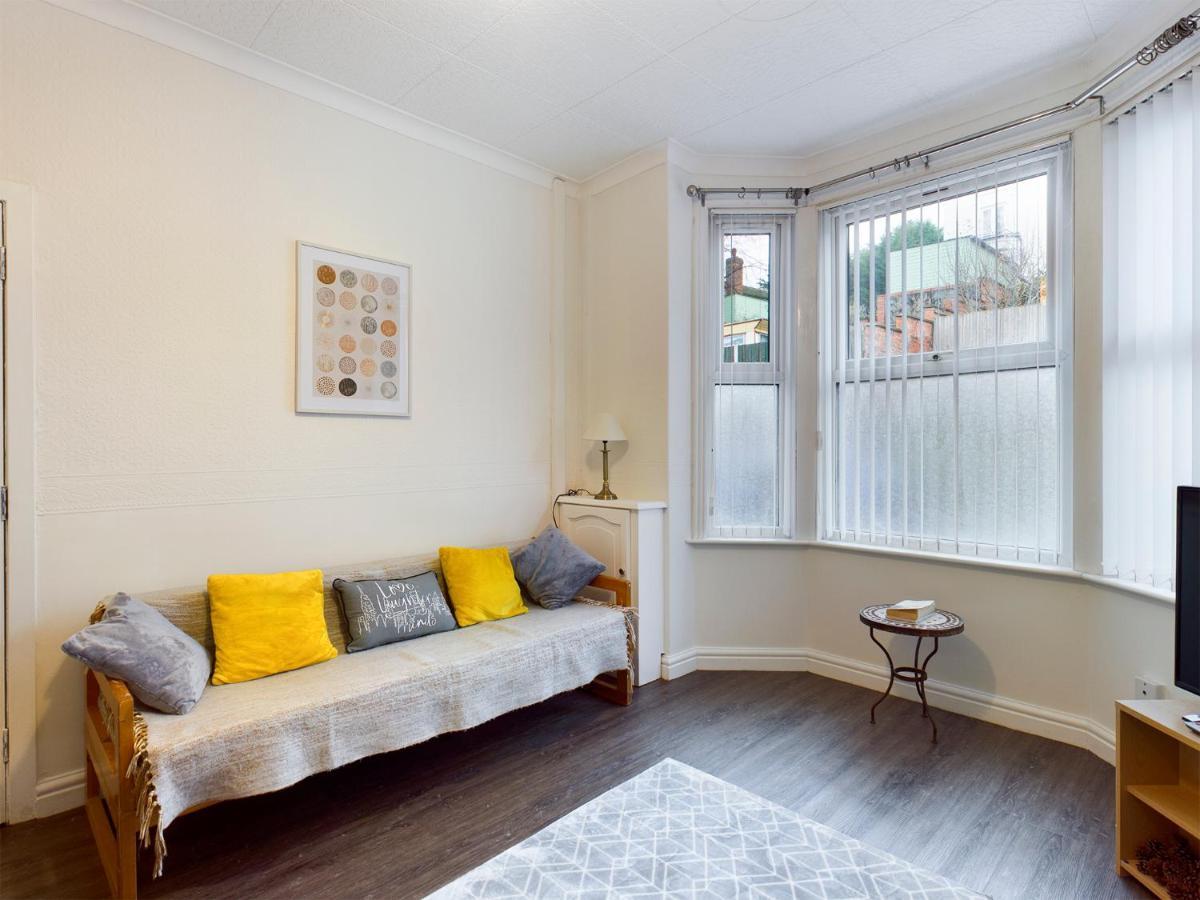 Cheerful 3 Bedroom Home With Free Parking And Wifi 切斯特 外观 照片