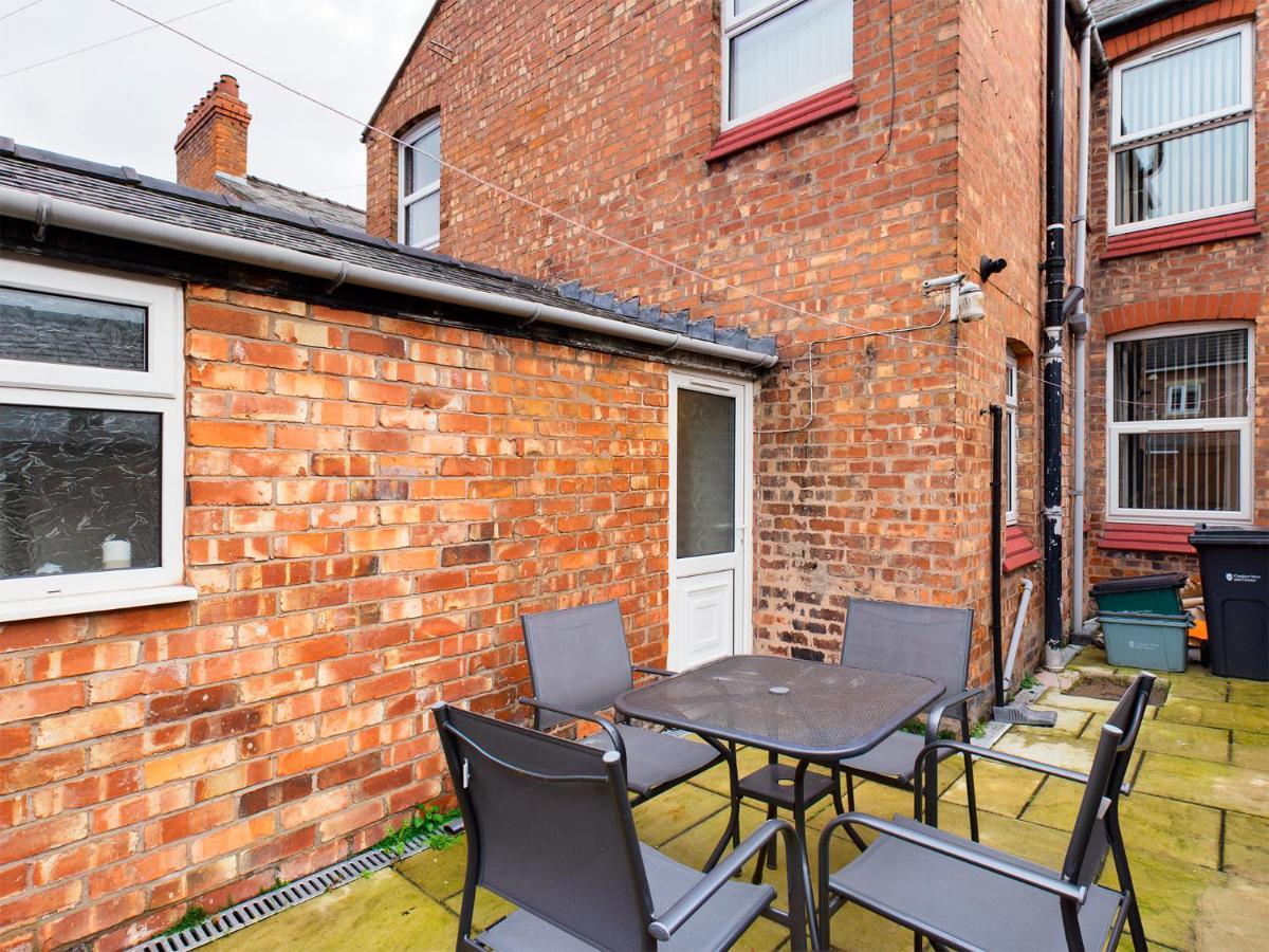 Cheerful 3 Bedroom Home With Free Parking And Wifi 切斯特 外观 照片